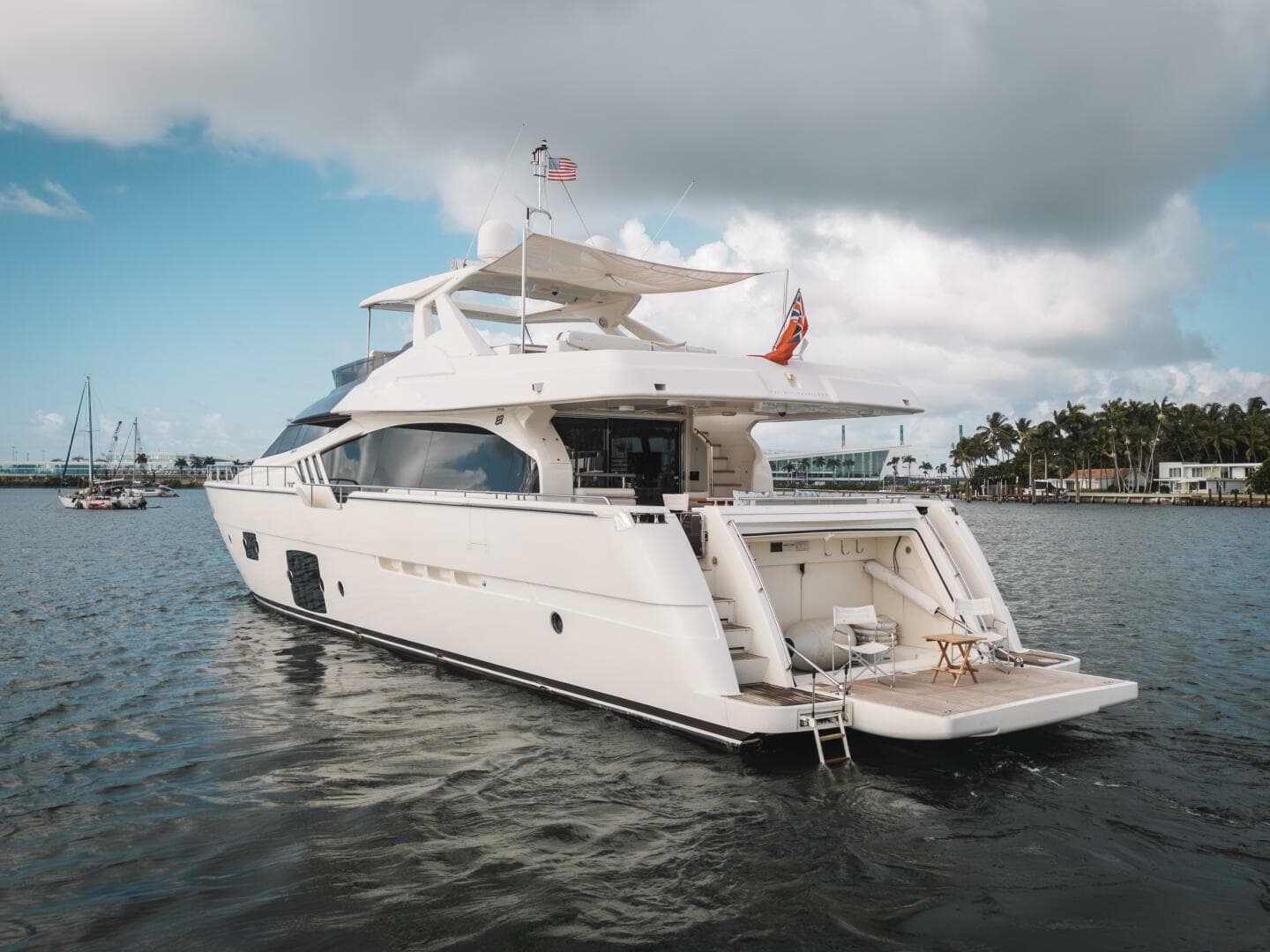 2014 Ferretti Yachts 870