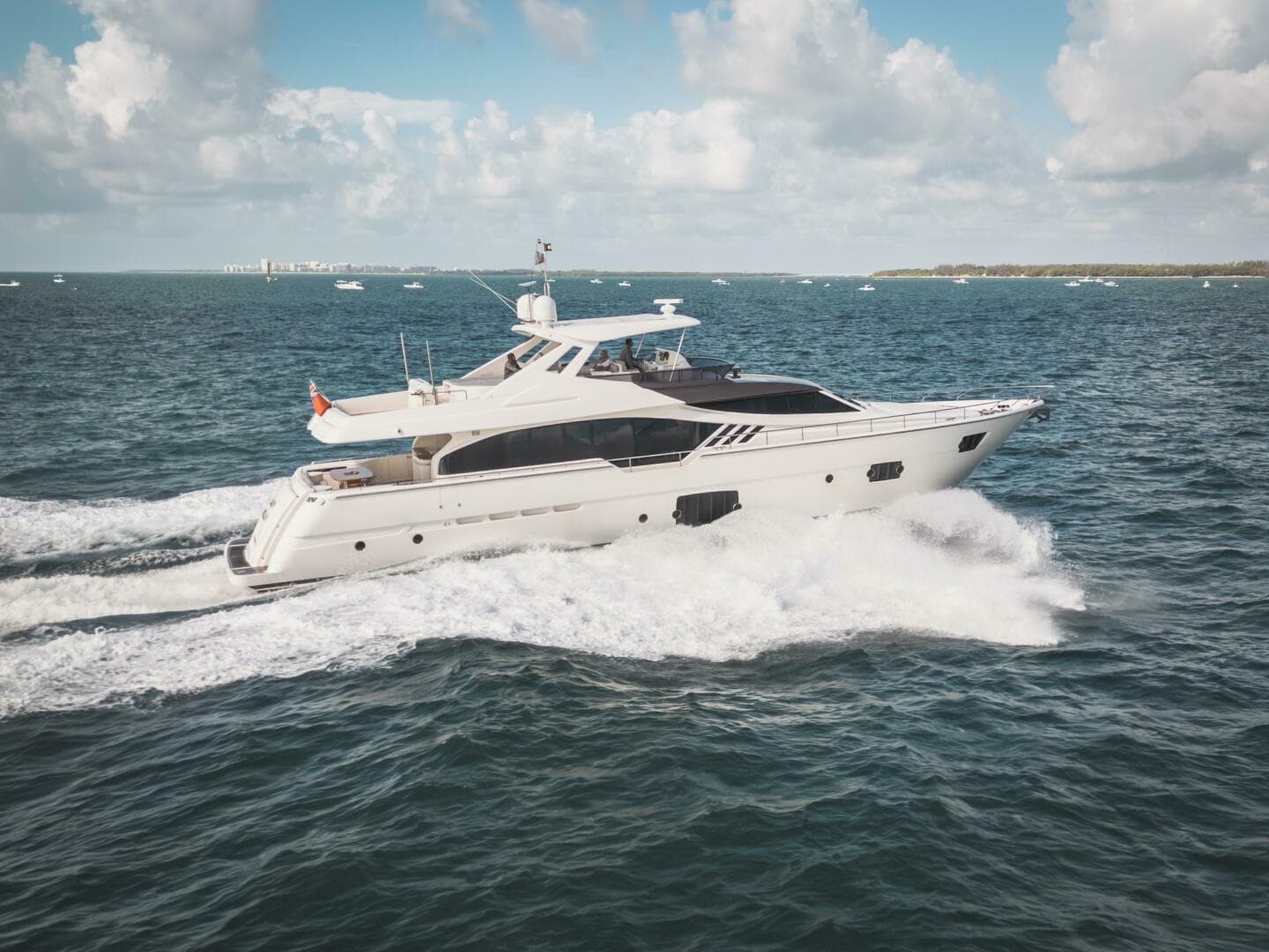 2014 Ferretti Yachts 870