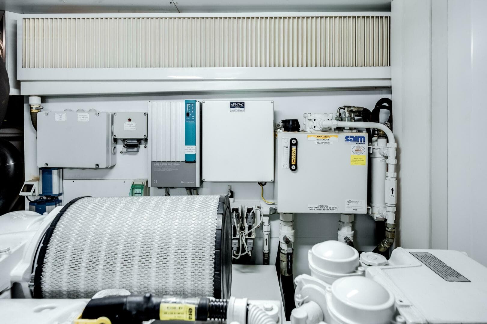 2014 Ferretti Yachts 870