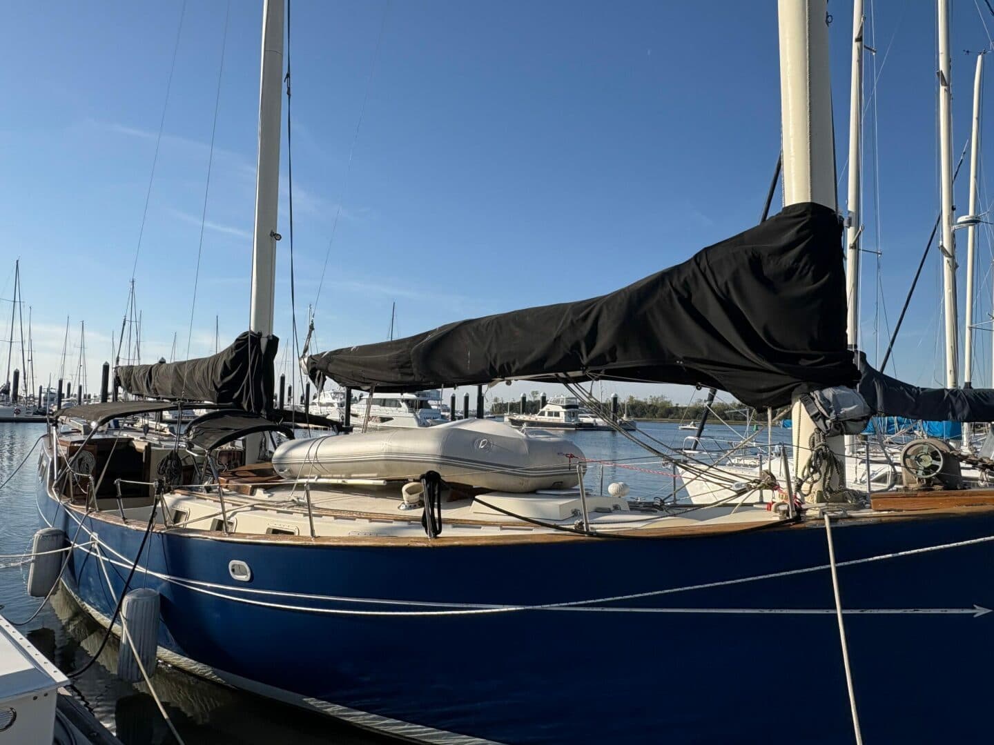 1979-freedom-40-cat-ketch-sail-9702897-20250513145456011-1_XLARGE.jpg