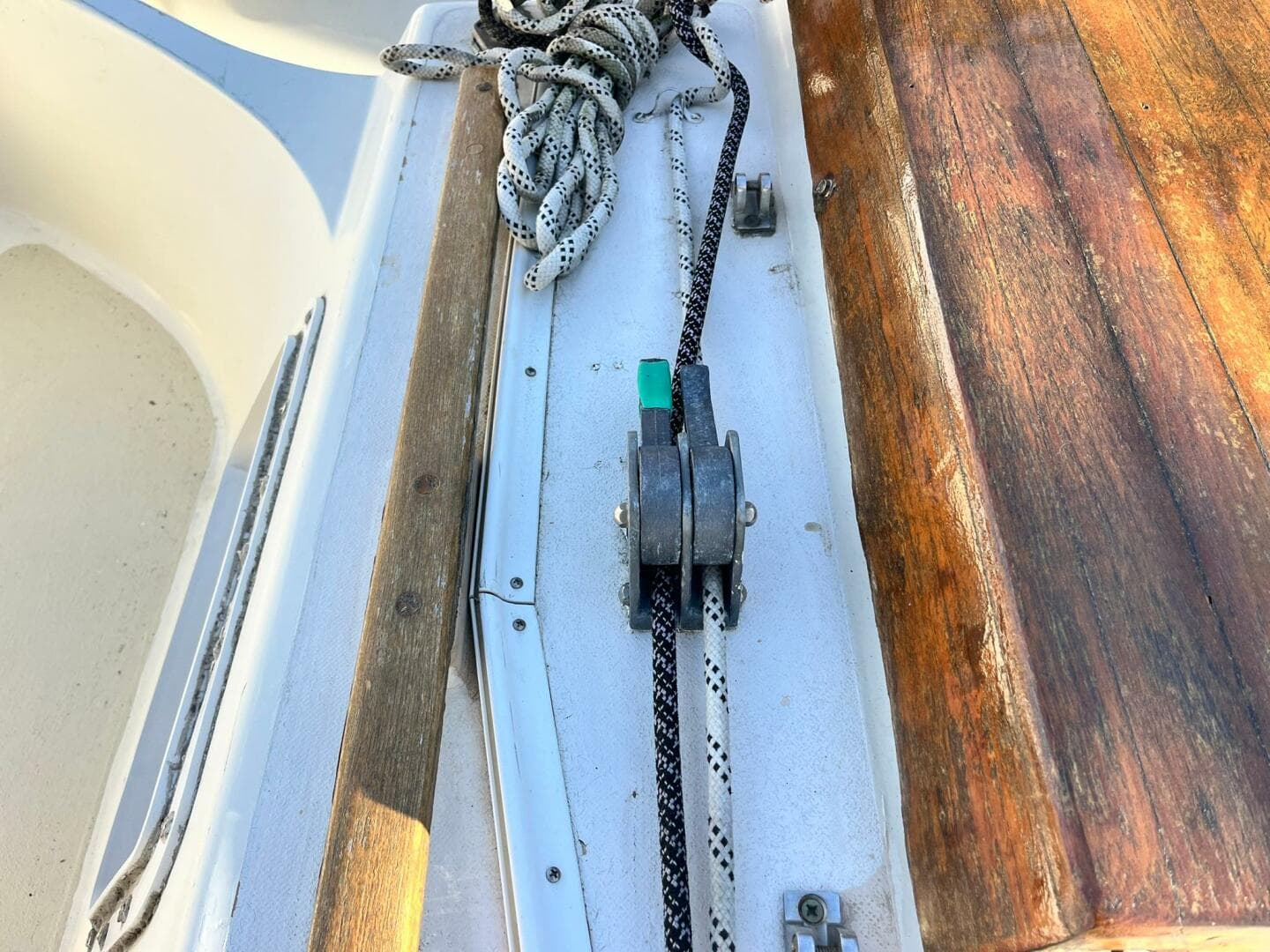 1979-freedom-40-cat-ketch-sail-9702897-20250303172743529-1_XLARGE.jpg
