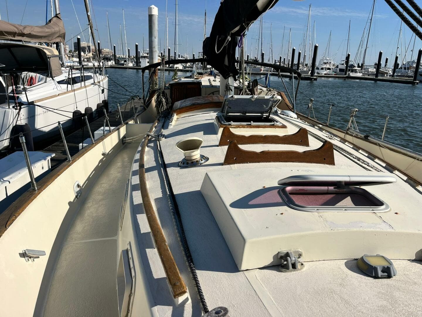 1979-freedom-40-cat-ketch-sail-9702897-20250303172749513-1_XLARGE.jpg