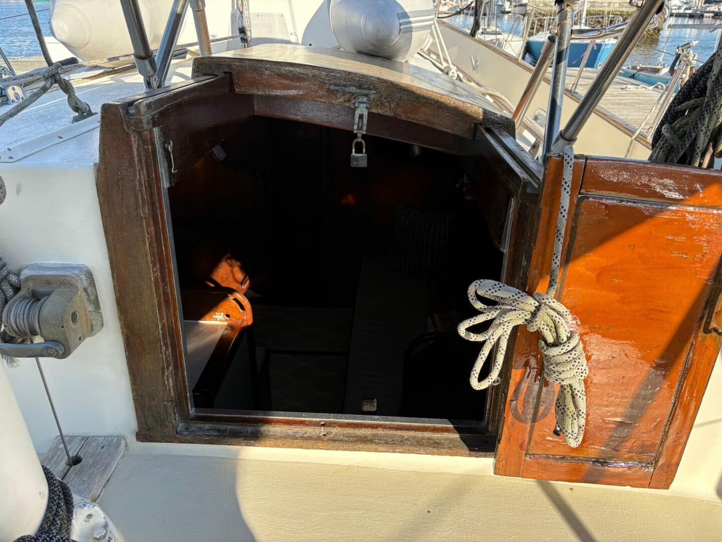 1979-freedom-40-cat-ketch-sail-9702897-20250513145344572-1_XLARGE.jpg