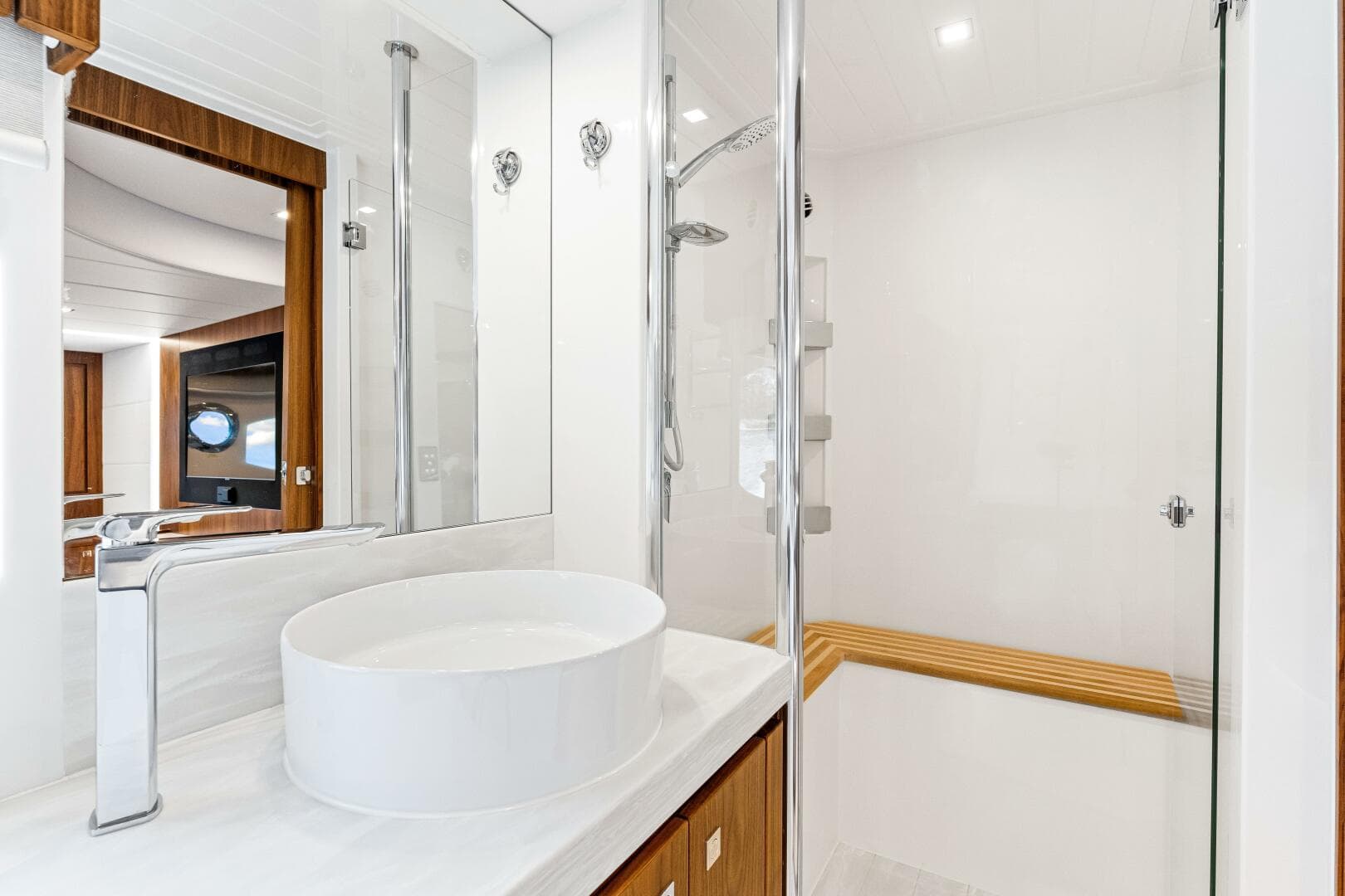 2022 Riviera 6000 Sport Yacht Platinum Edition