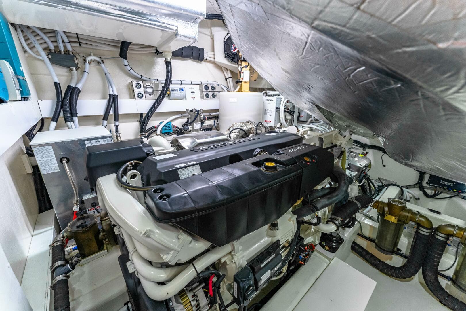 2022 Riviera 6000 Sport Yacht Platinum Edition