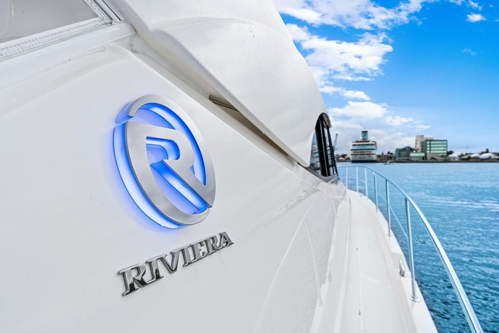 2022 Riviera 6000 Sport Yacht Platinum Edition