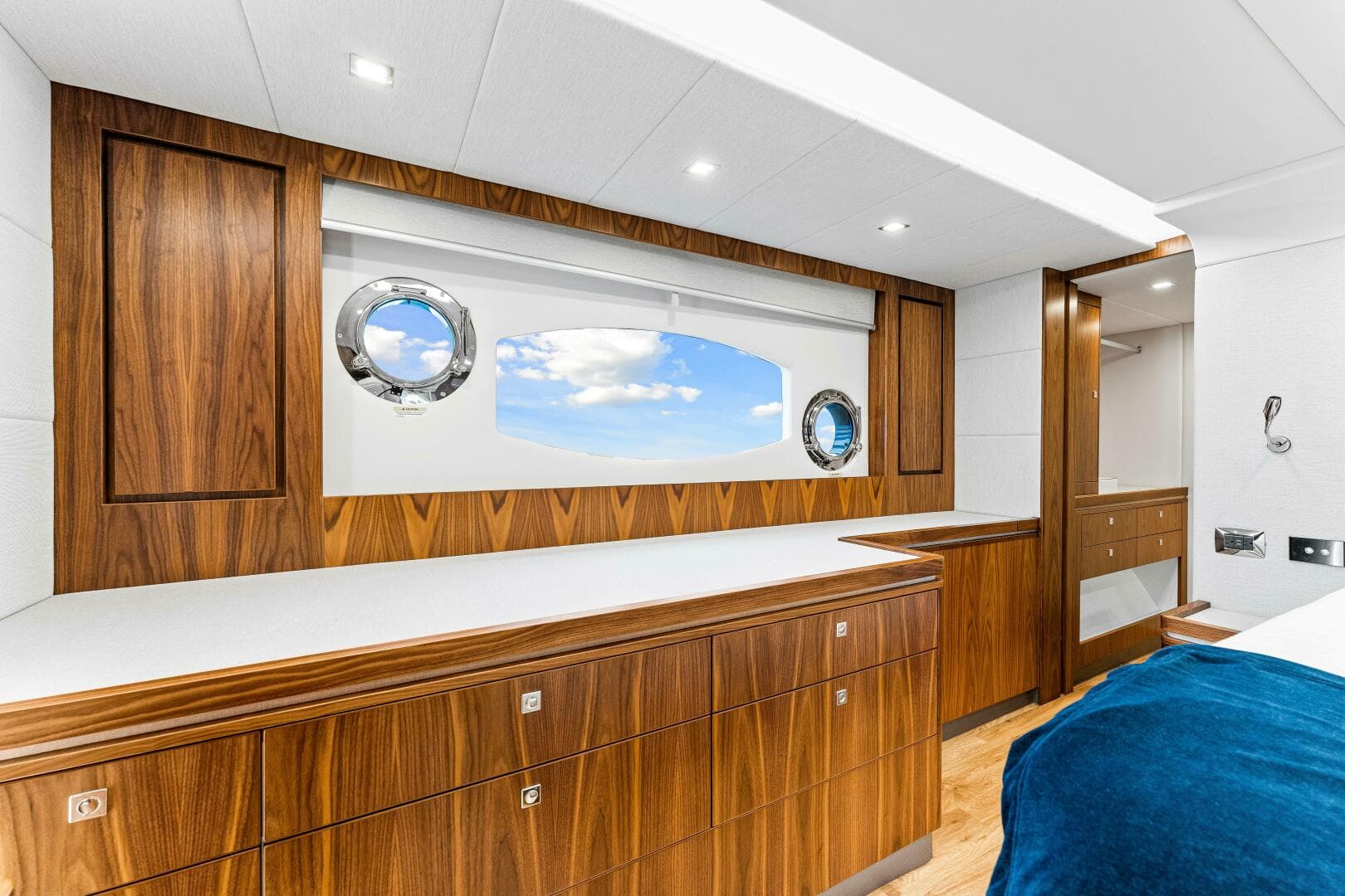 2022 Riviera 6000 Sport Yacht Platinum Edition