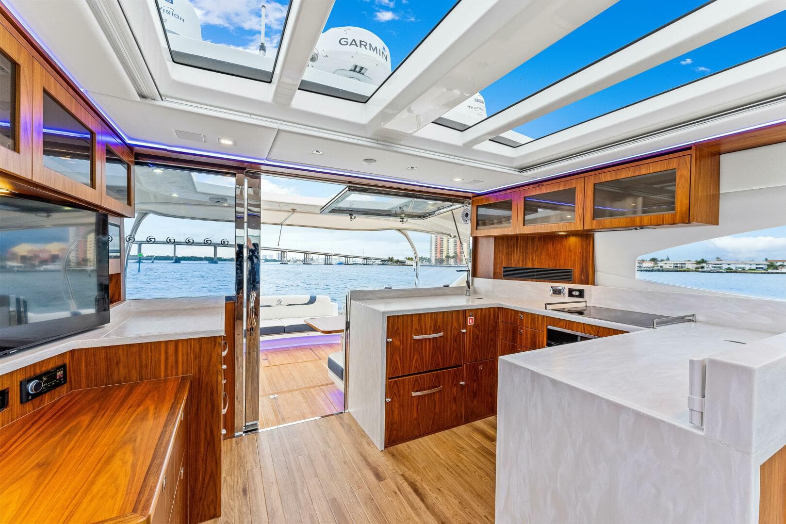 2022 Riviera 6000 Sport Yacht Platinum Edition