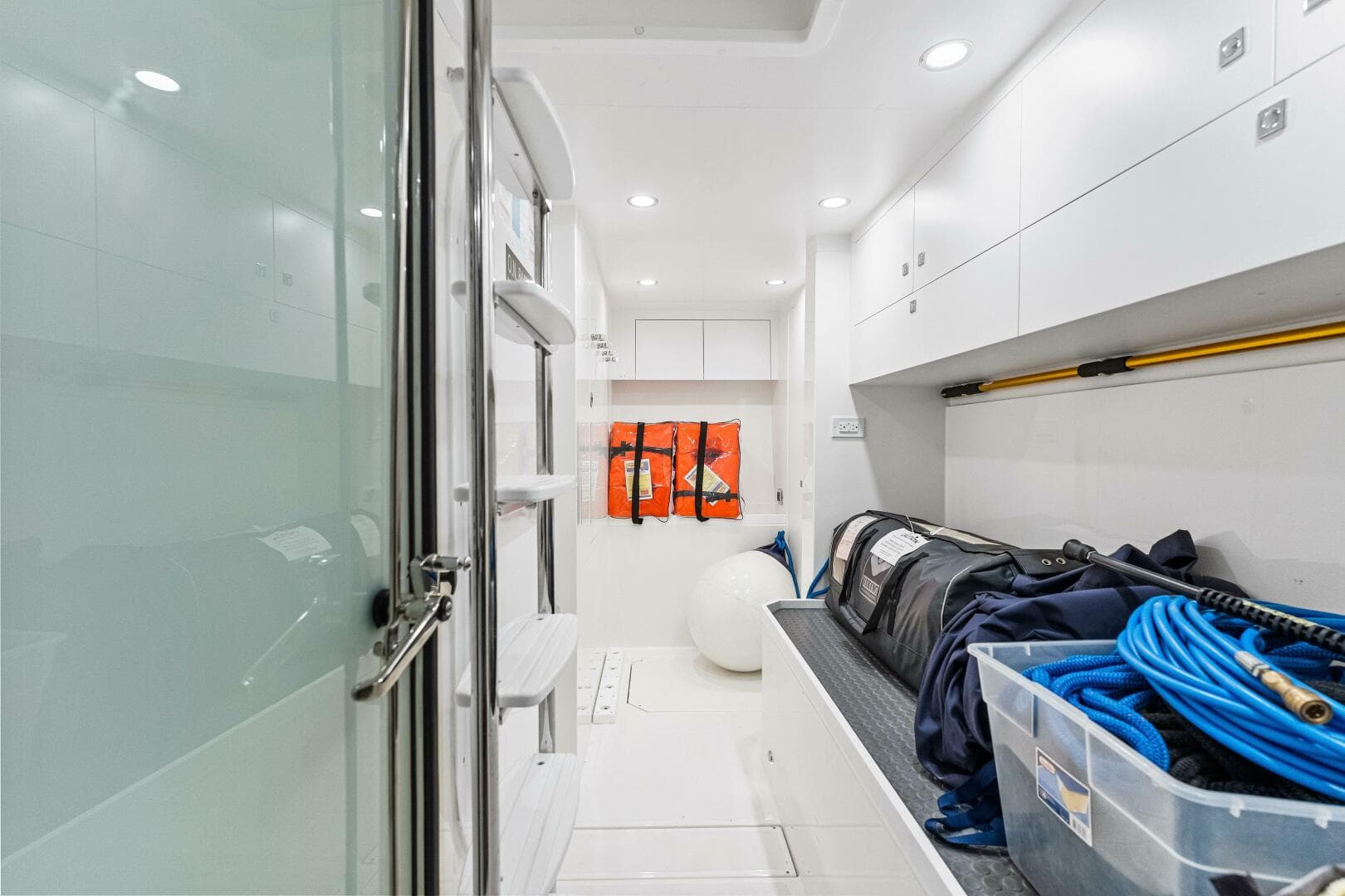 2022 Riviera 6000 Sport Yacht Platinum Edition