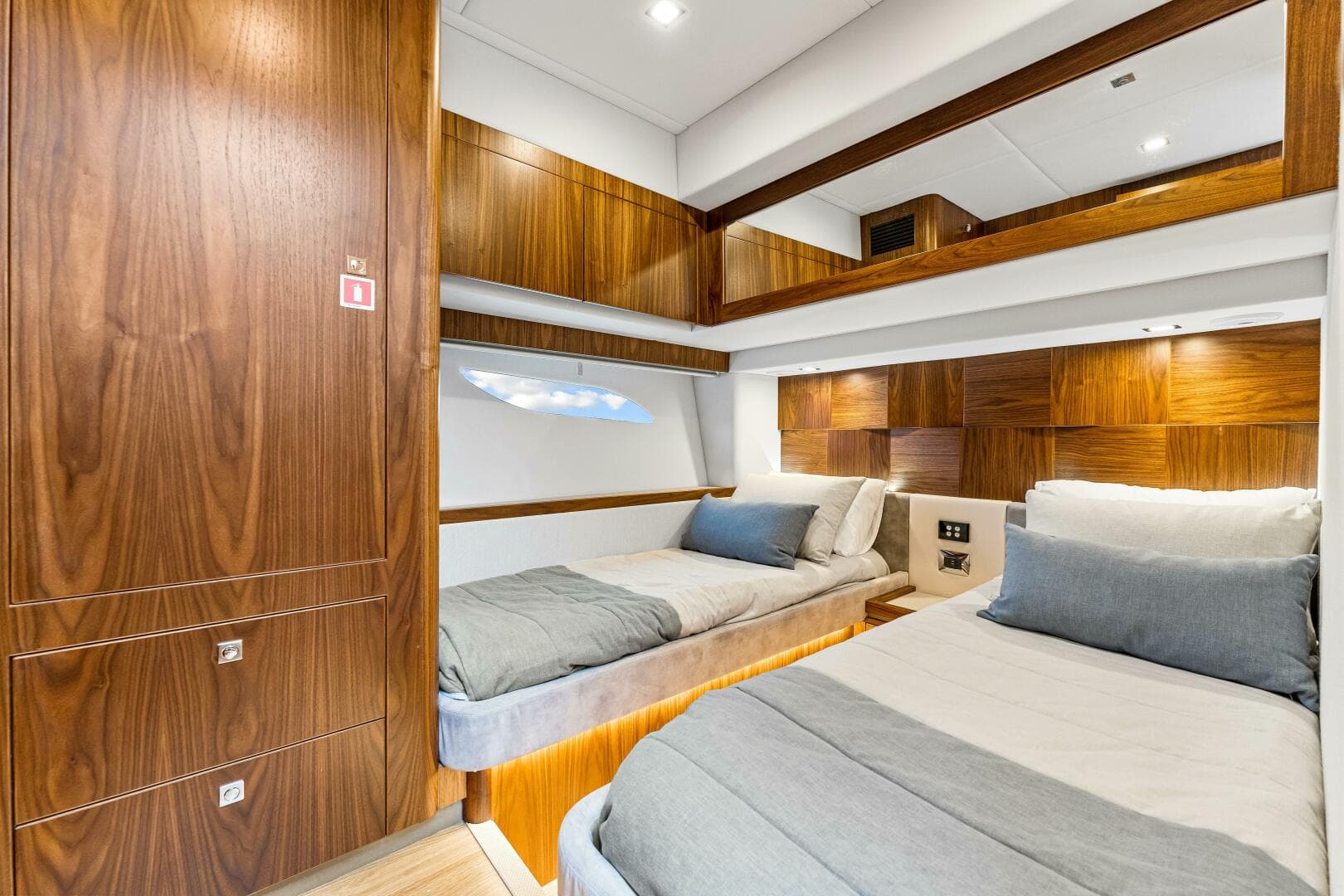 2022 Riviera 6000 Sport Yacht Platinum Edition