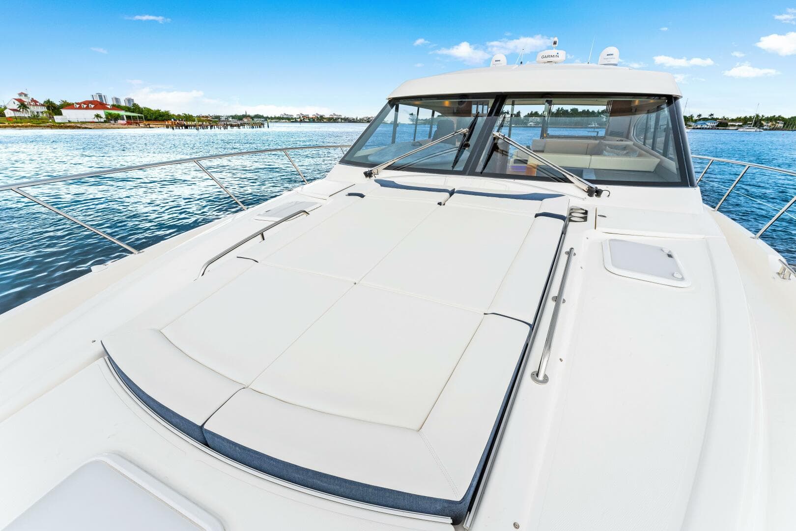 2022 Riviera 6000 Sport Yacht Platinum Edition