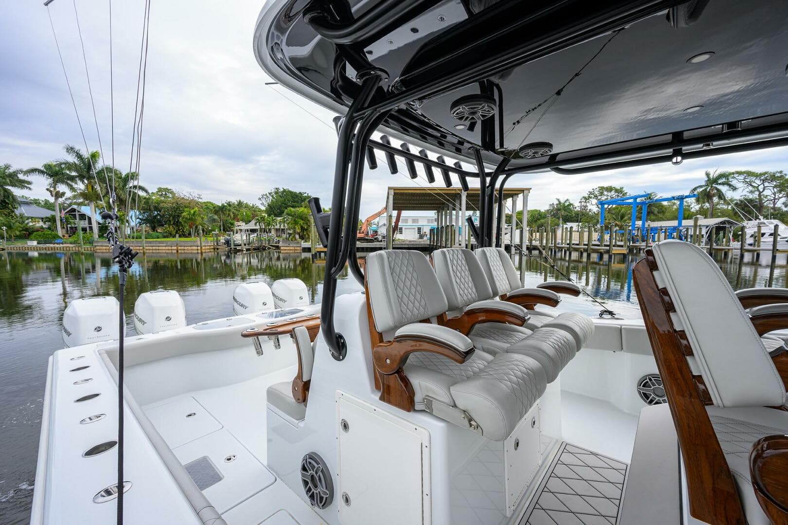 Freeman 42 LR Nitsa - Helm