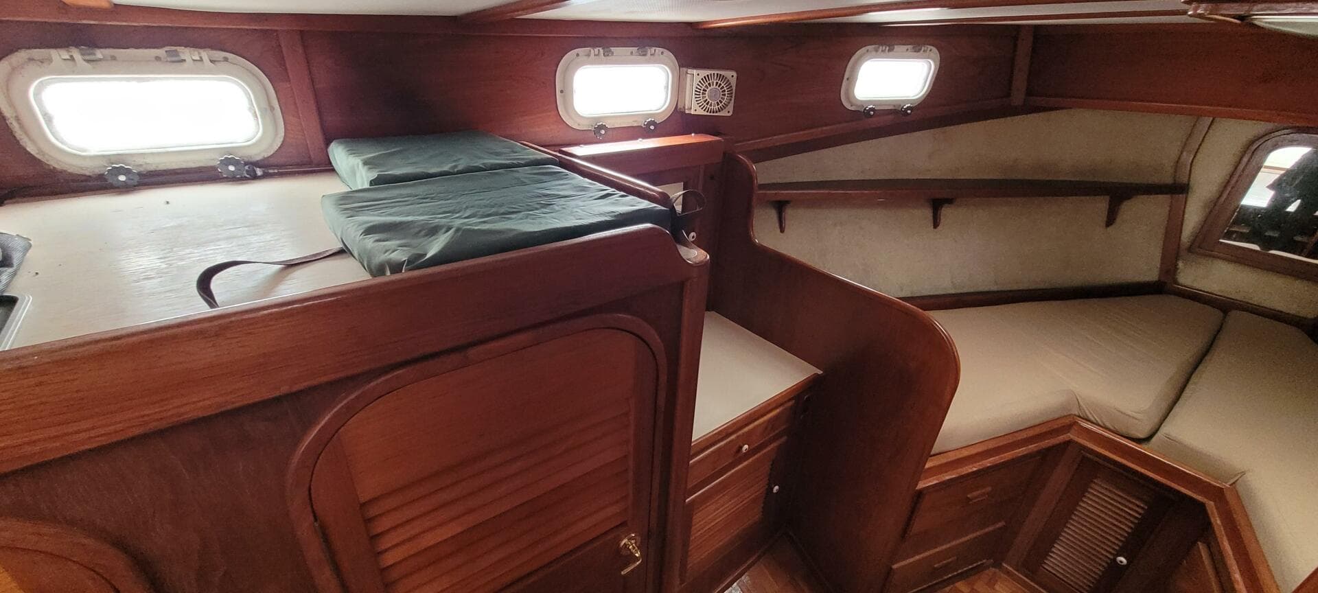 1985 Duffy Flybridge Cruiser