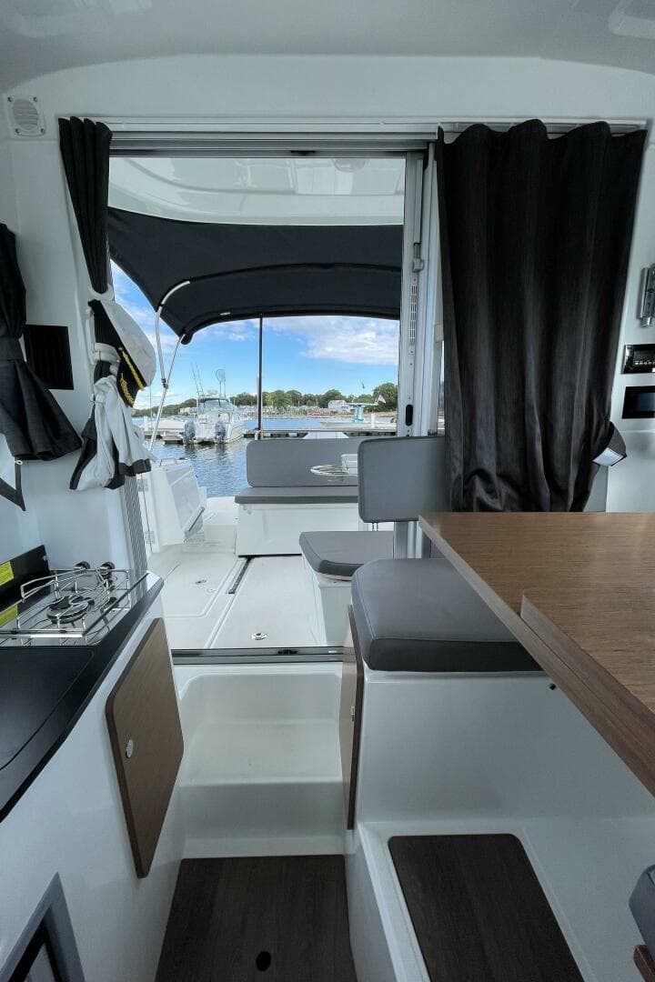 2023 Beneteau Antares 8