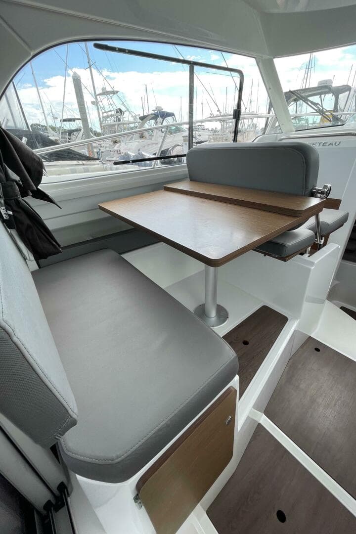 2023 Beneteau Antares 8