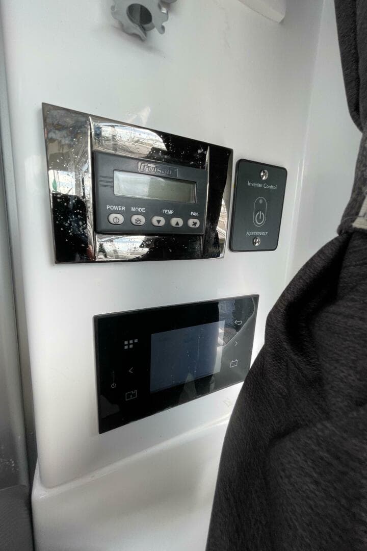 2023 Beneteau Antares 8