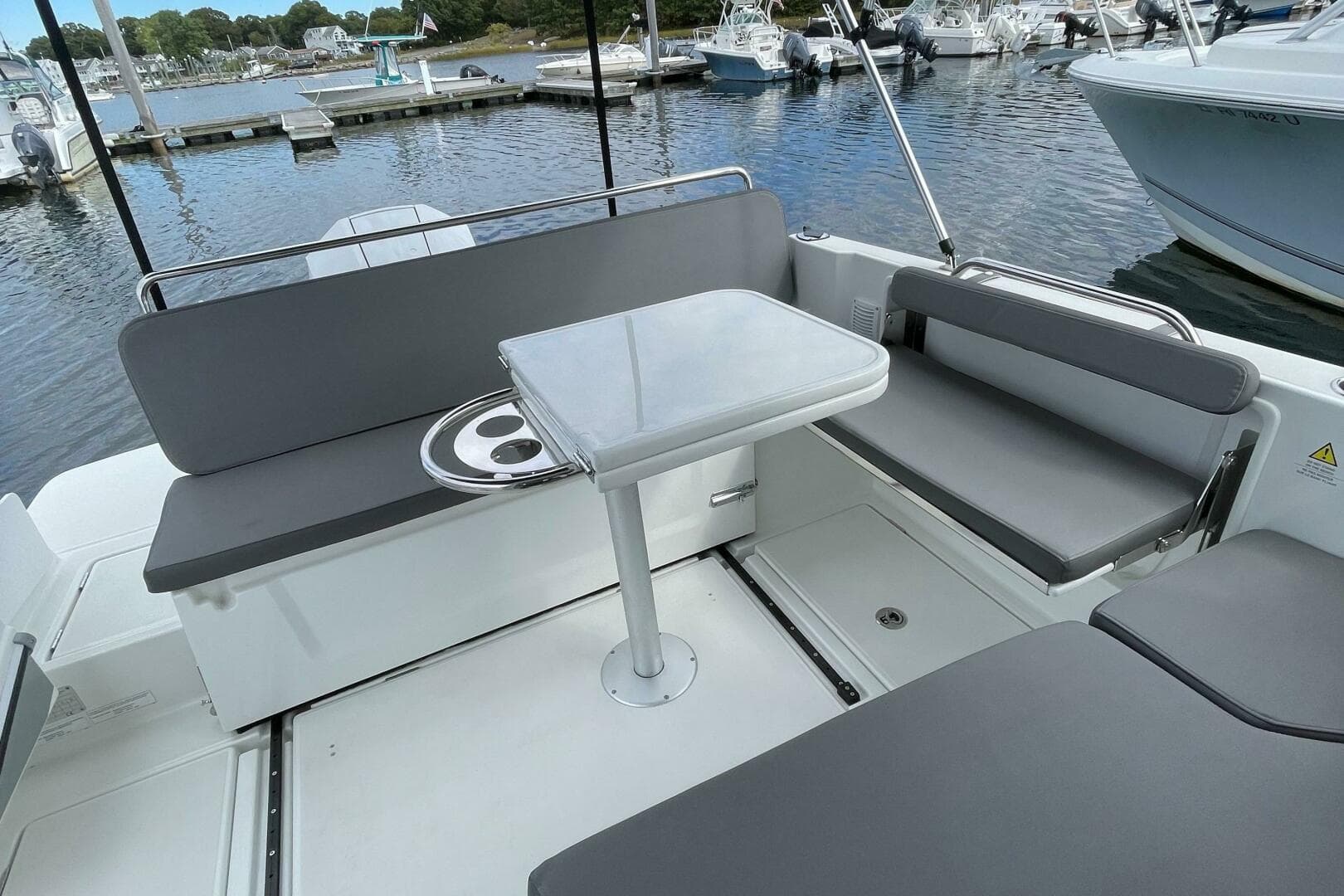 2023 Beneteau Antares 8
