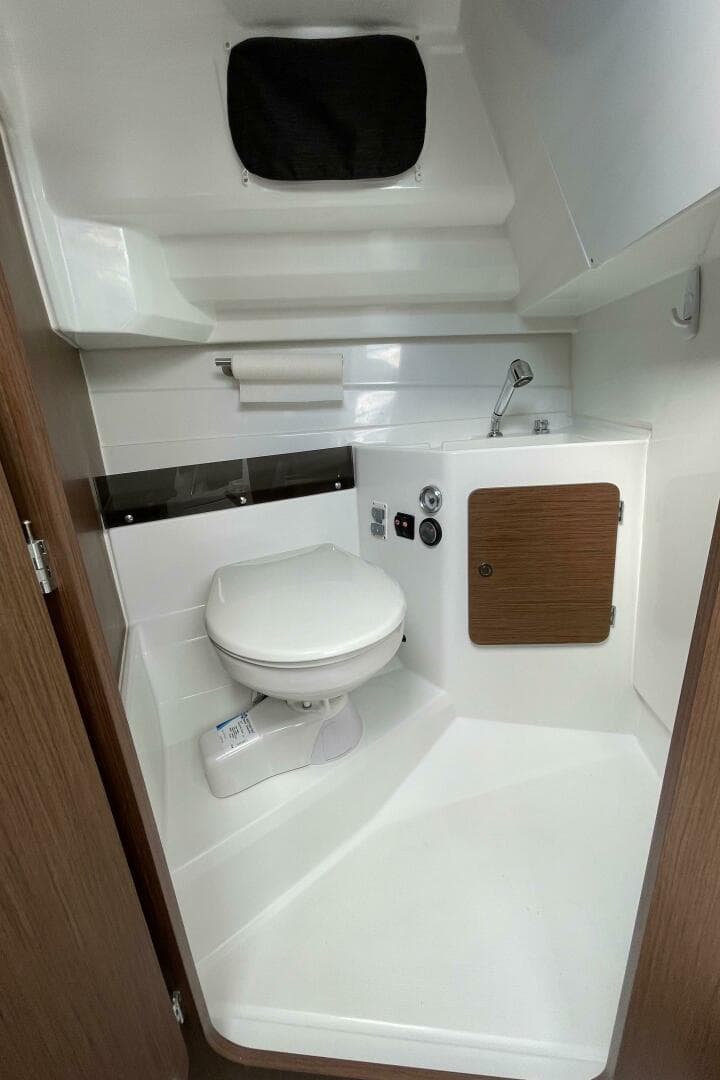 2023 Beneteau Antares 8