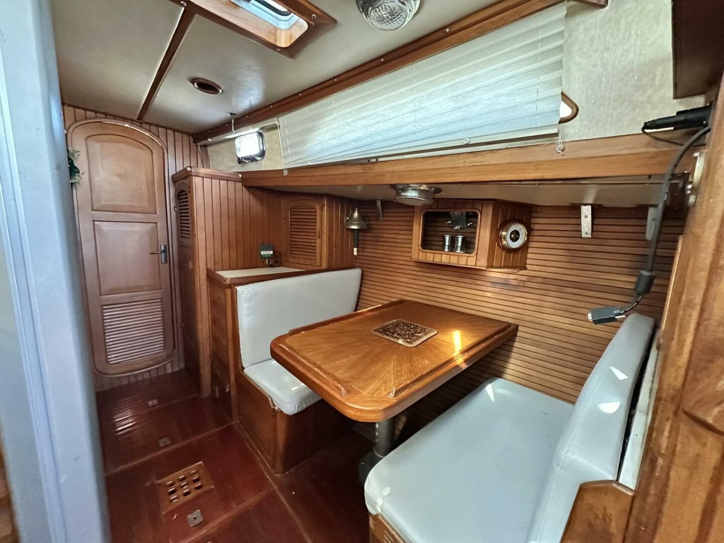 1986 Slocum Pilothouse 43