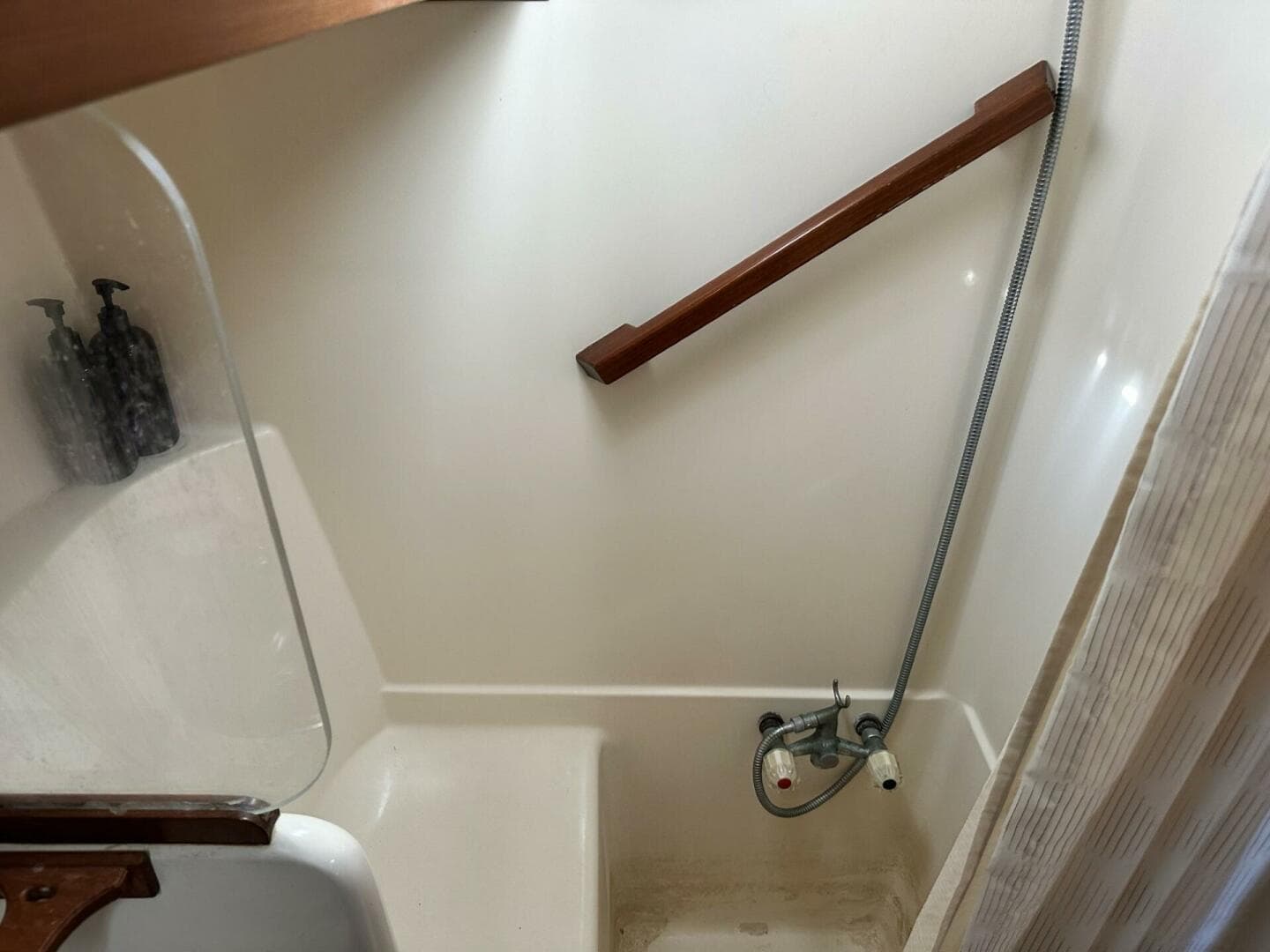 1986 Slocum Pilothouse 43