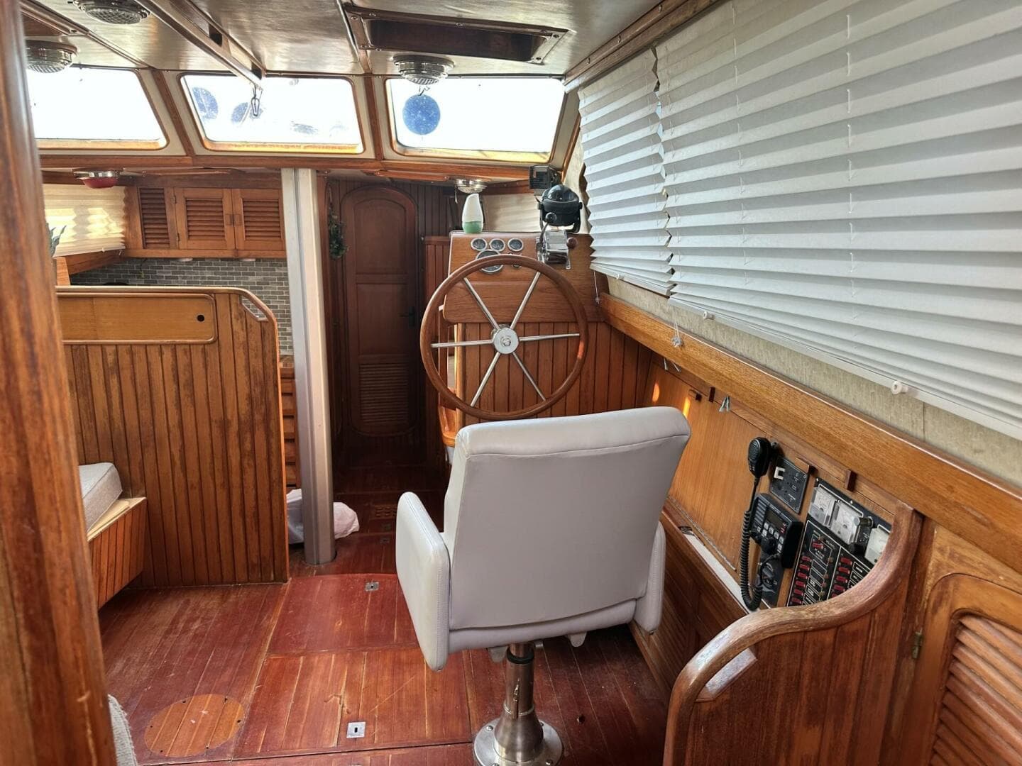 1986 Slocum Pilothouse 43