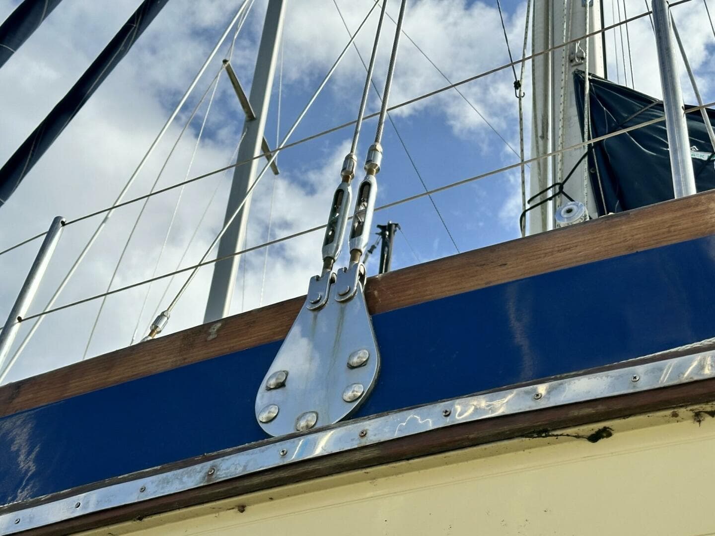 1986 Slocum Pilothouse 43