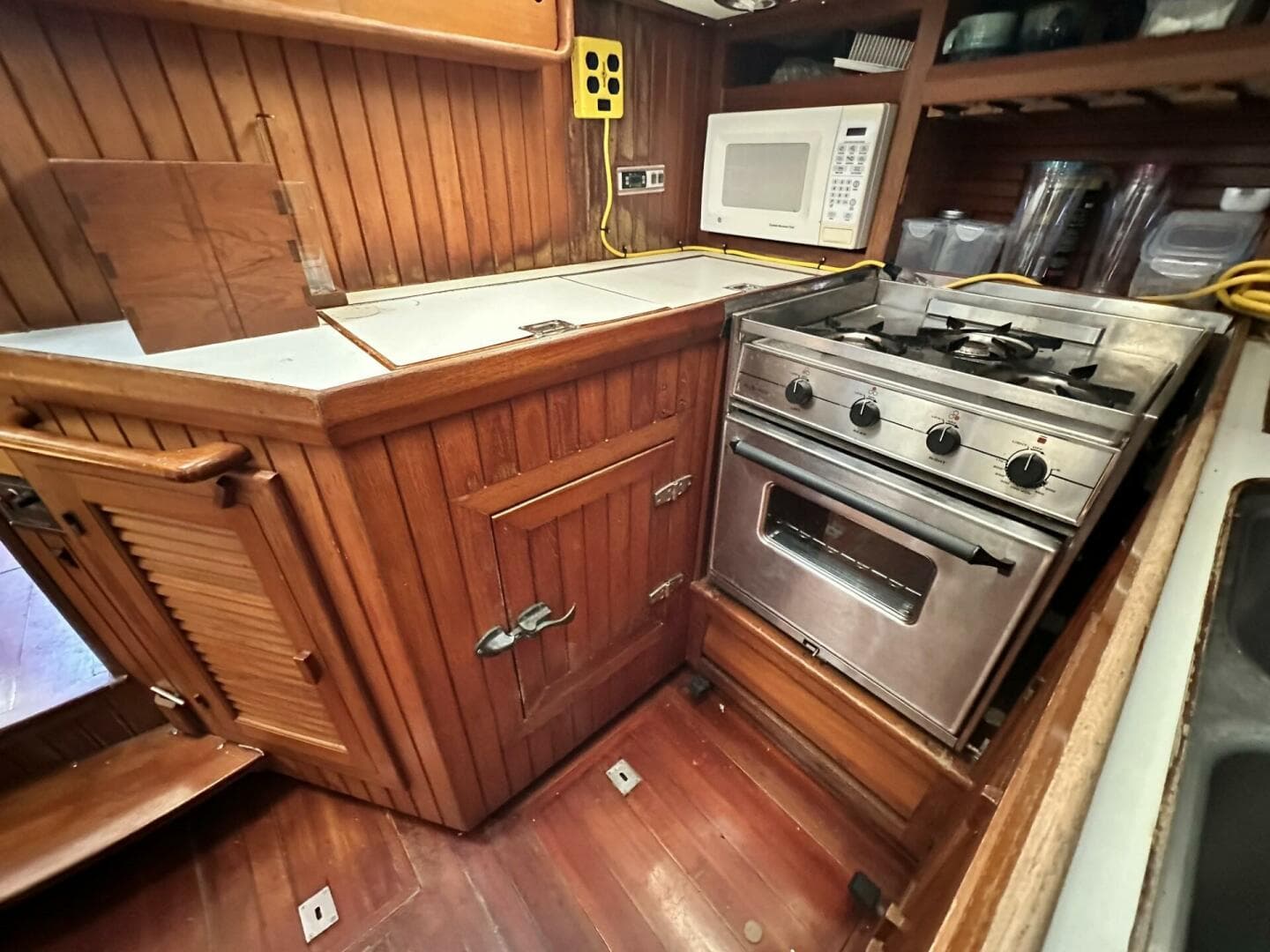 1986 Slocum Pilothouse 43