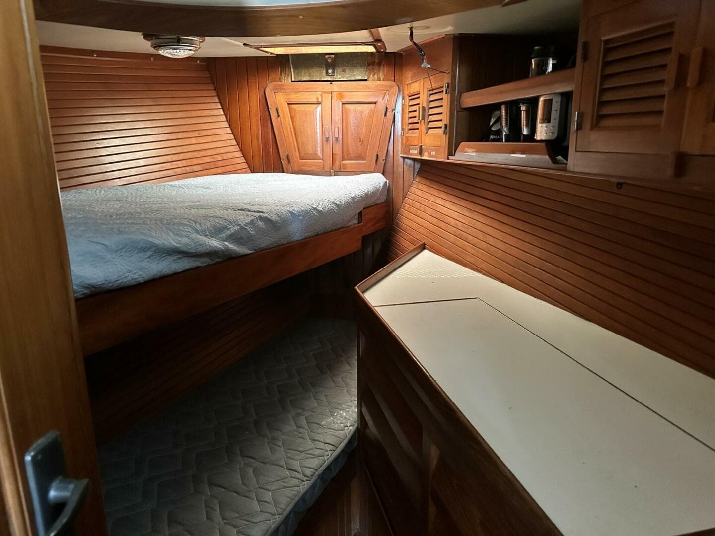 1986 Slocum Pilothouse 43
