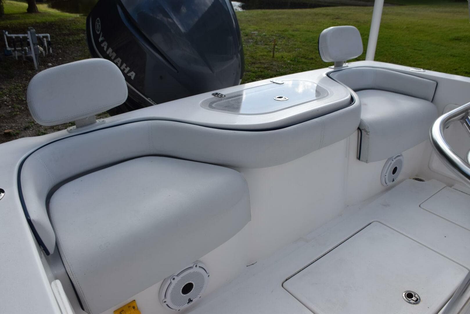 Rear Molded Seats and Transom Livewell  