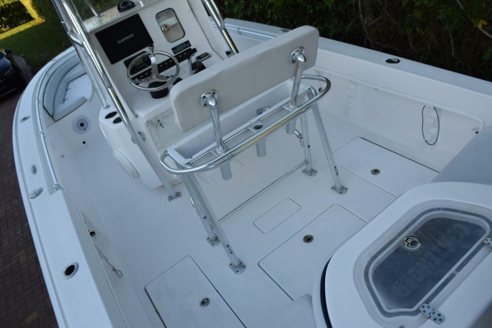 Non Skid Self Bailing Deck, 2 Underdeck Fishboxes Aft  