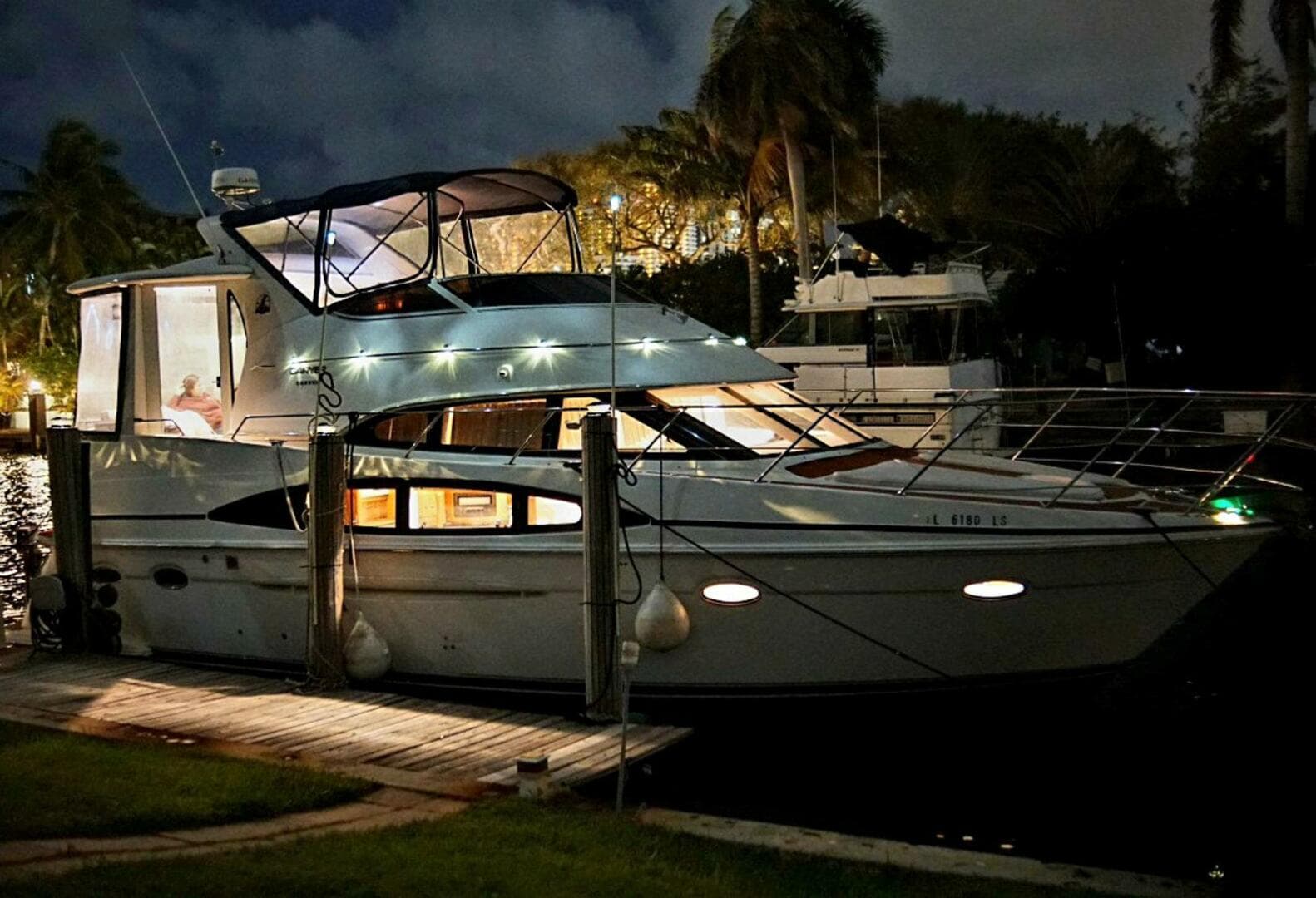 2001 Carver 40 Flybridge