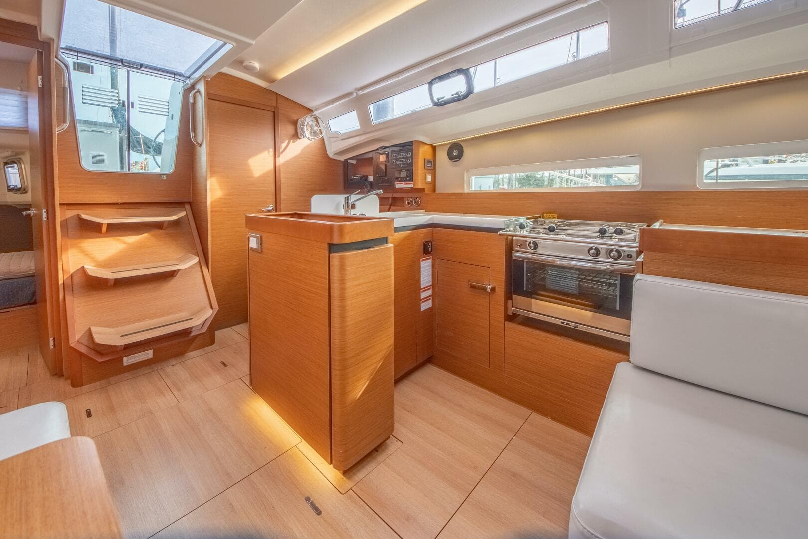 2023 Jeanneau Sun Odyssey 410