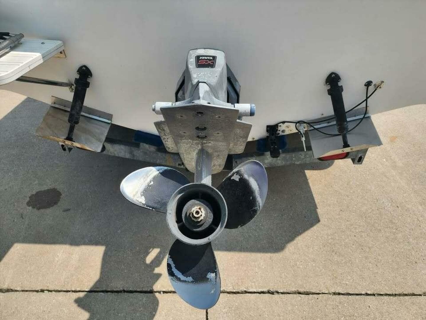 2000 Seaswirl Striper Striper 2600 WA