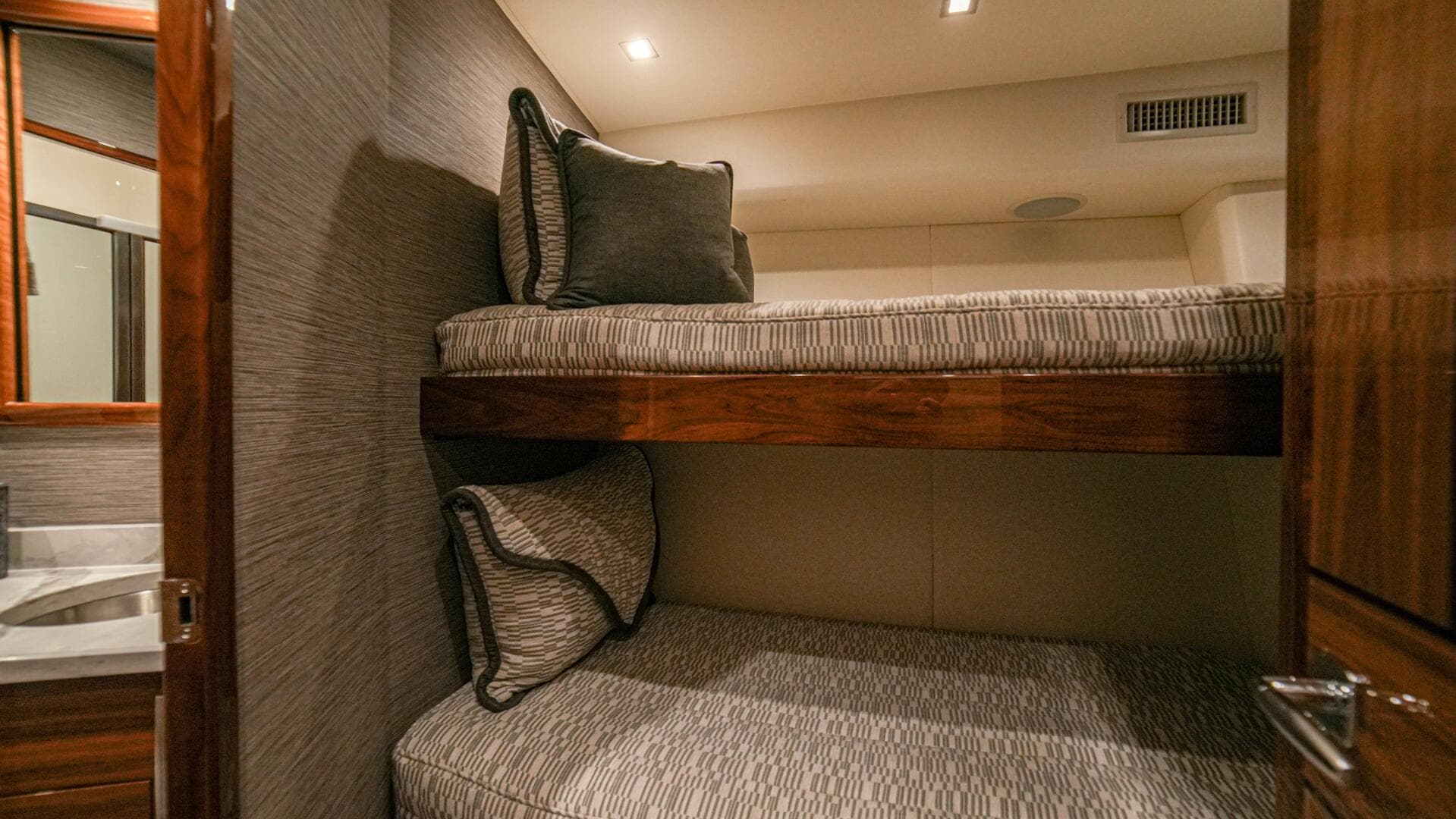 2023 Viking 73 Convertible "Free Spool"