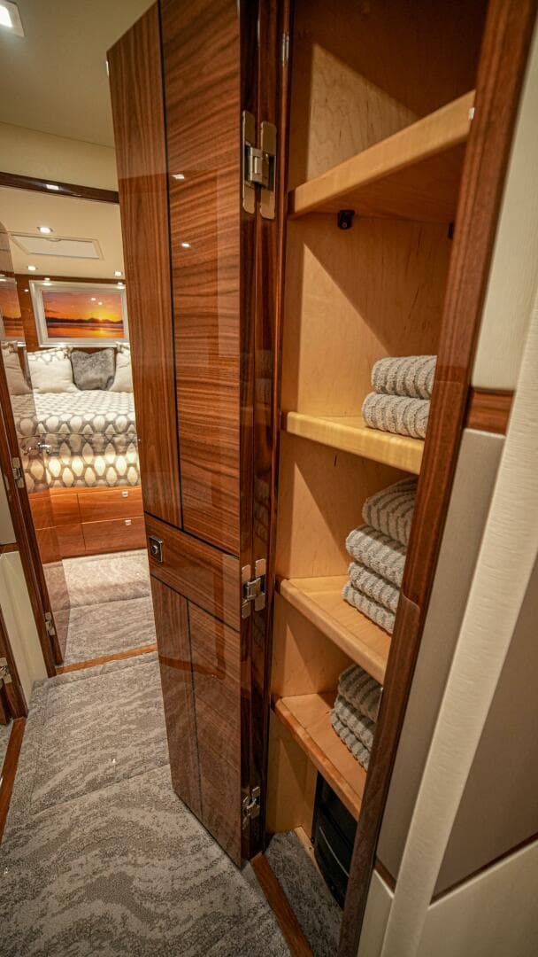 2023 Viking 73 Convertible "Free Spool"