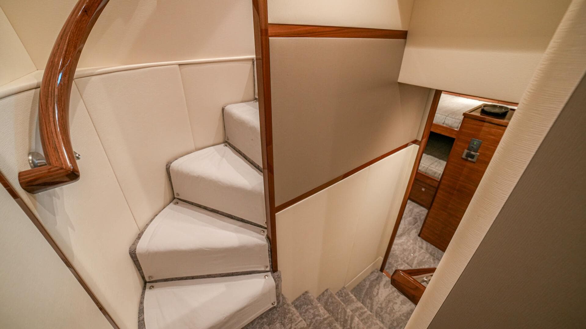 2023 Viking 73 Convertible "Free Spool"