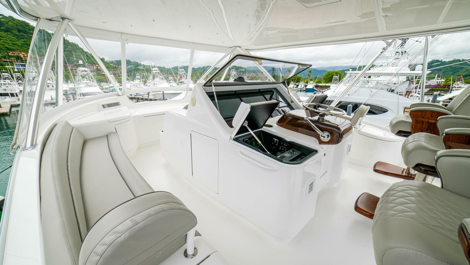 2023 Viking 73 Convertible "Free Spool" - Helm