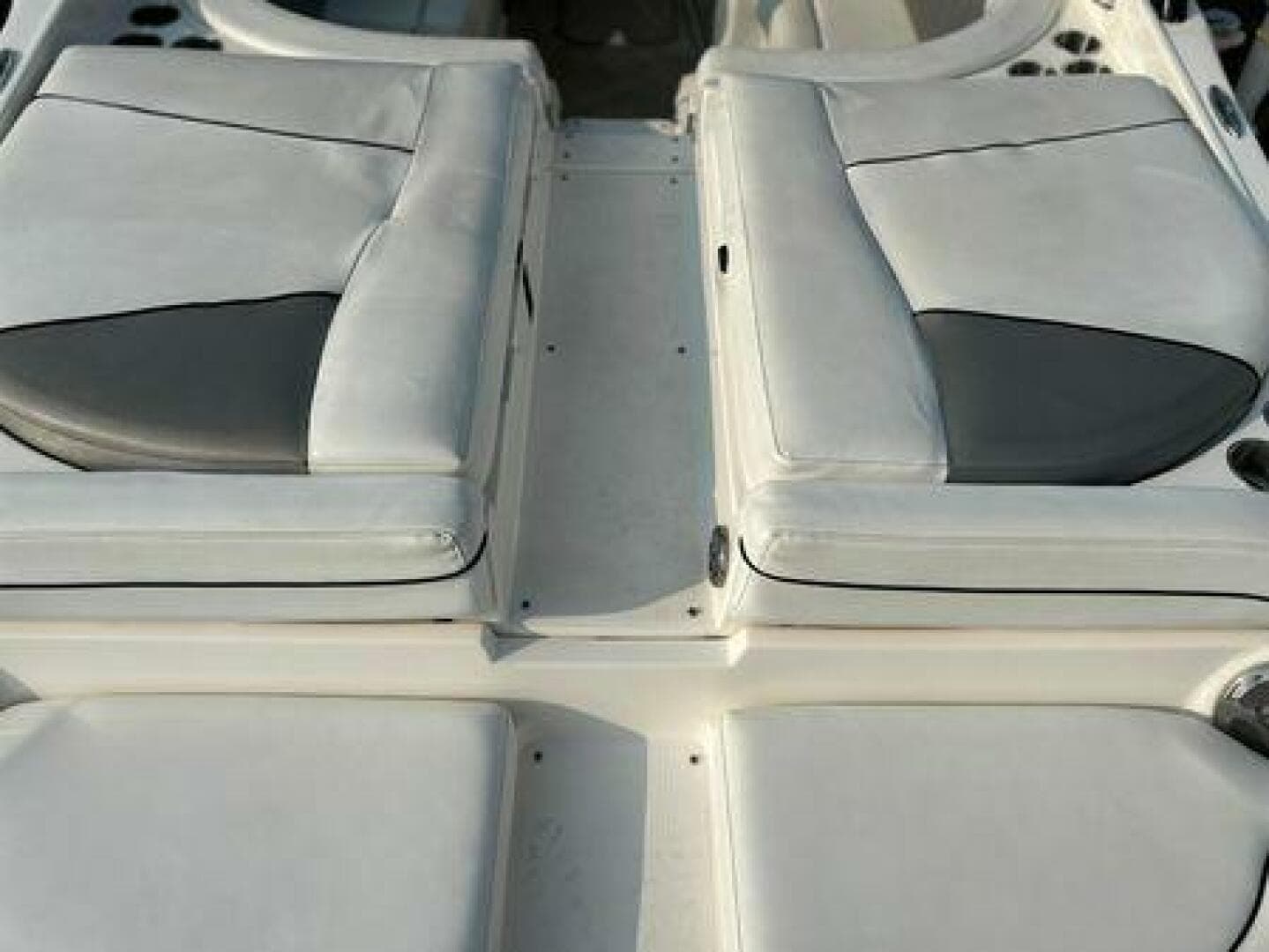 2012 Rinker 276 Captiva Cuddy