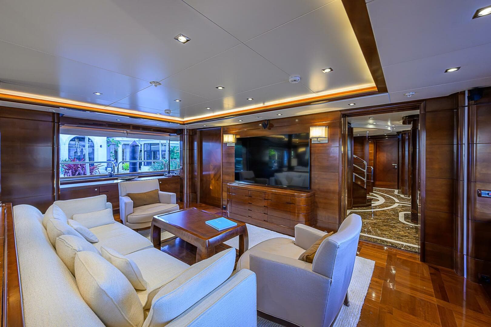 2005 Benetti Vision 145