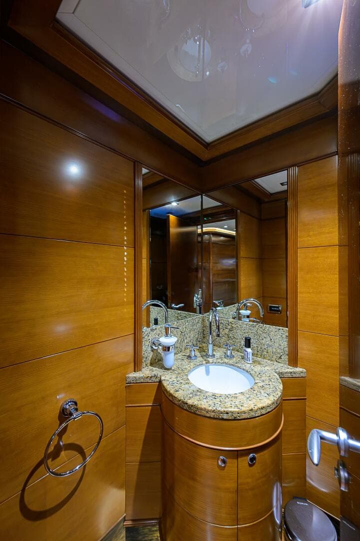 2005 Benetti Vision 145