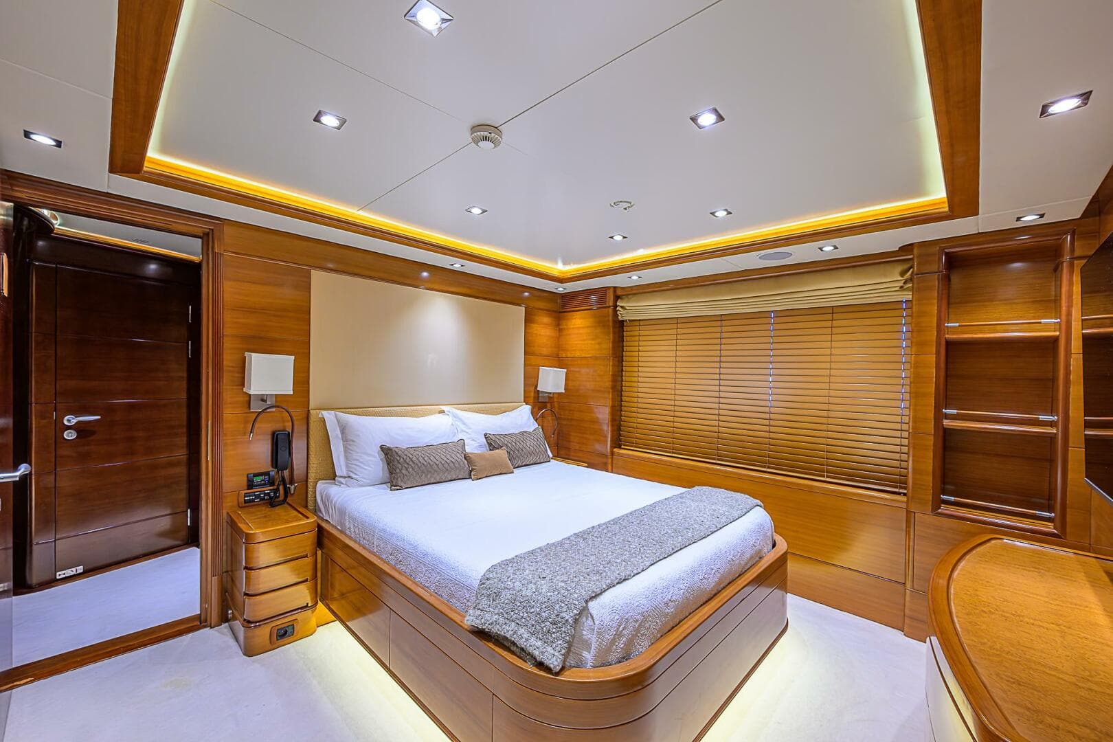 2005 Benetti Vision 145
