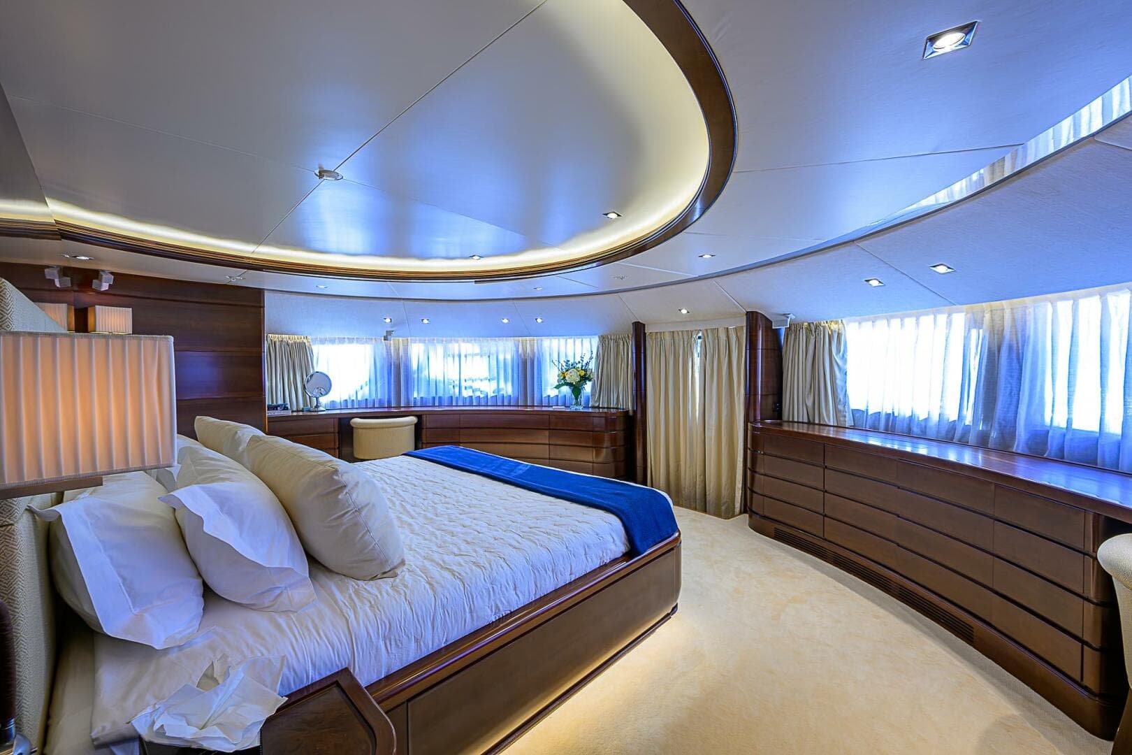 2005 Benetti Vision 145