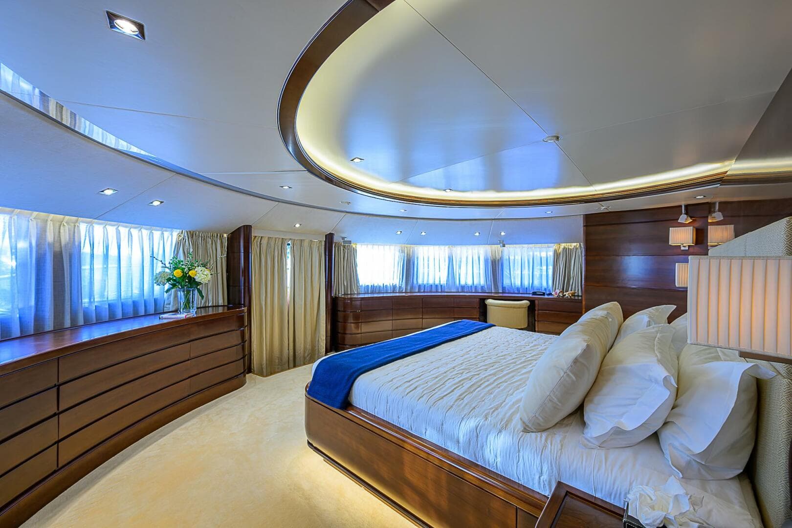 2005 Benetti Vision 145