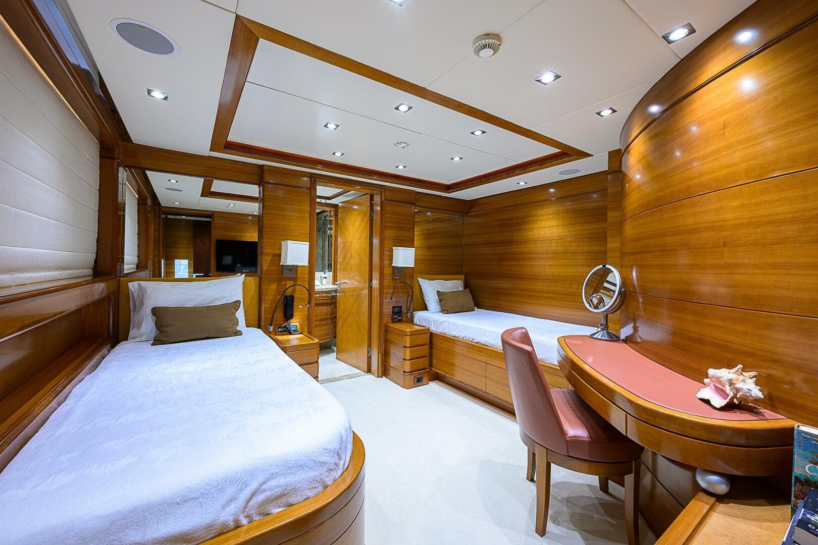 2005 Benetti Vision 145