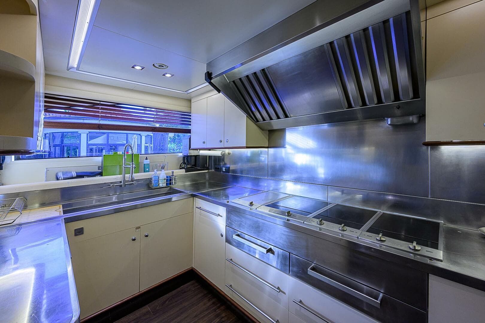 2005 Benetti Vision 145