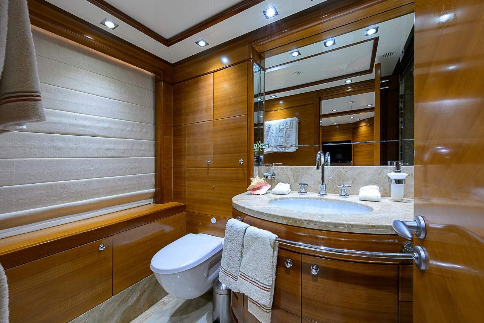 2005 Benetti Vision 145