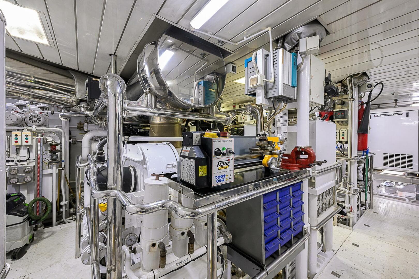 2005 Benetti Vision 145