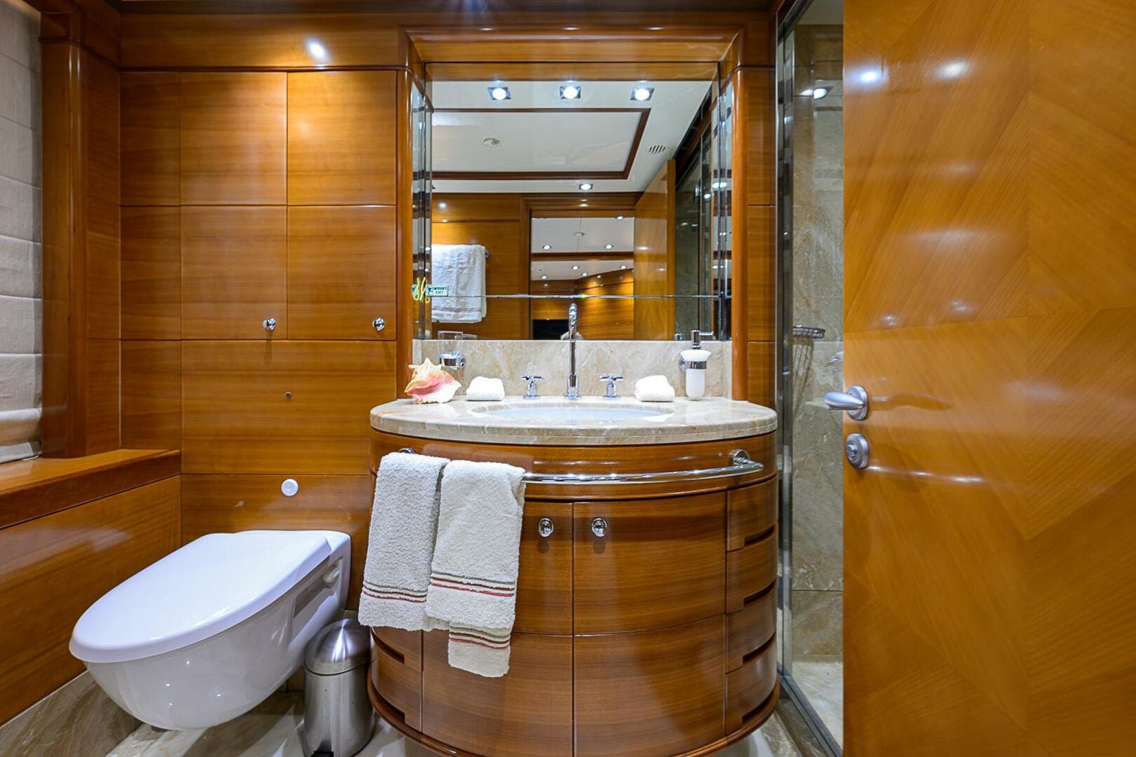 2005 Benetti Vision 145