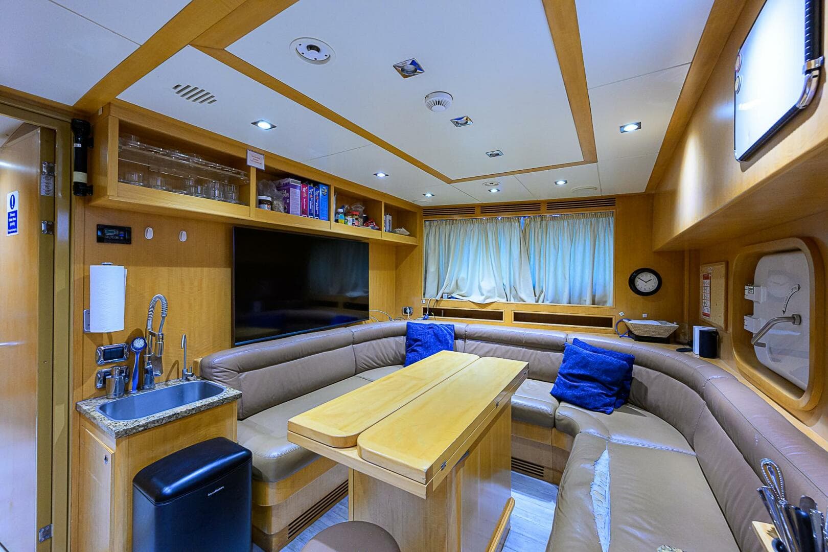 2005 Benetti Vision 145