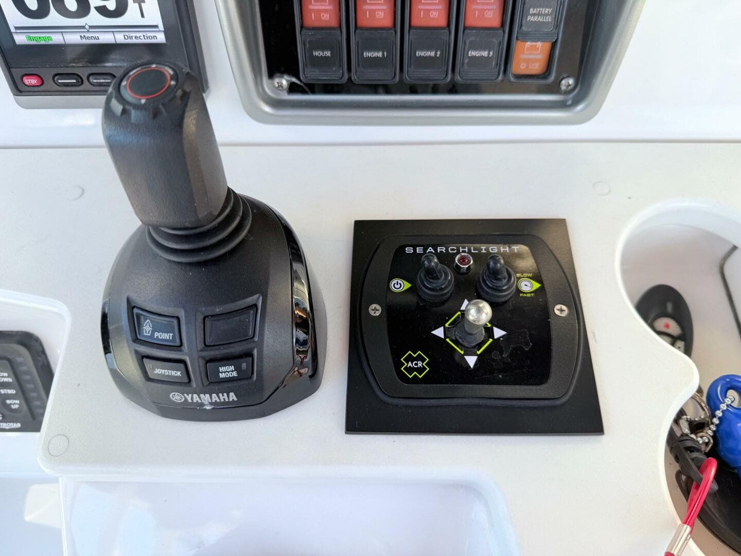 Yamaha throttle and searchlight controls on 2014 Everglades 355 Center Console boat.
